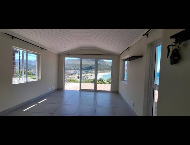 2 BEDROOM PROPERTY TO RENT IN FISH HOEK